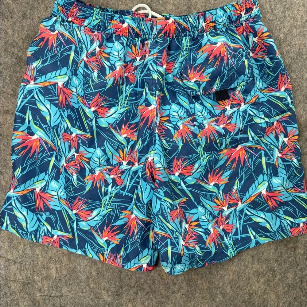Vineyard Vines Men SIZE‎ LARGE 6” inch Inseam Blue Floral Swimming Trunks Shorts